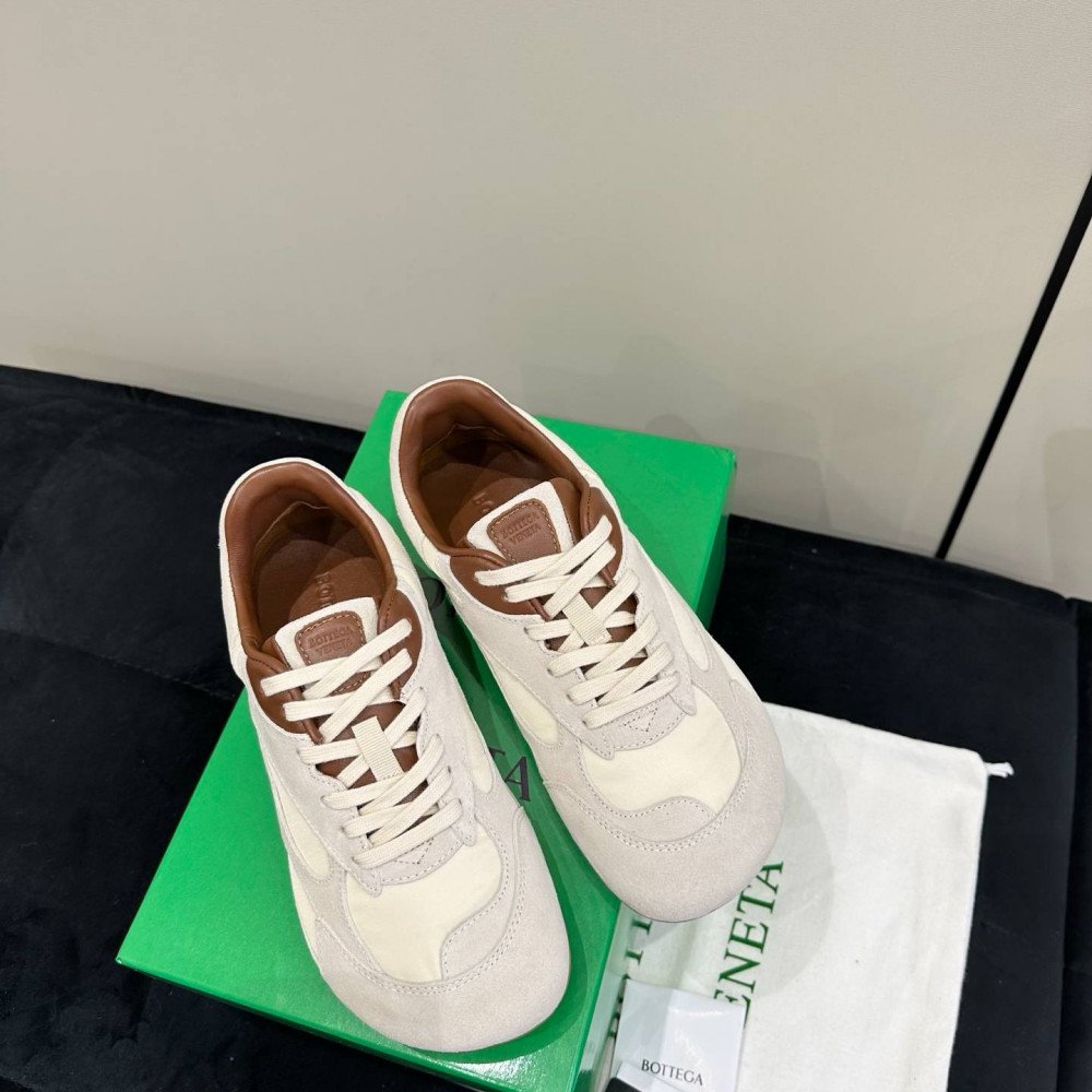 Orbit Sneaker