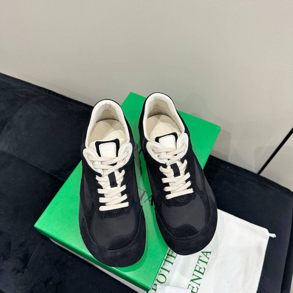 Orbit Sneaker