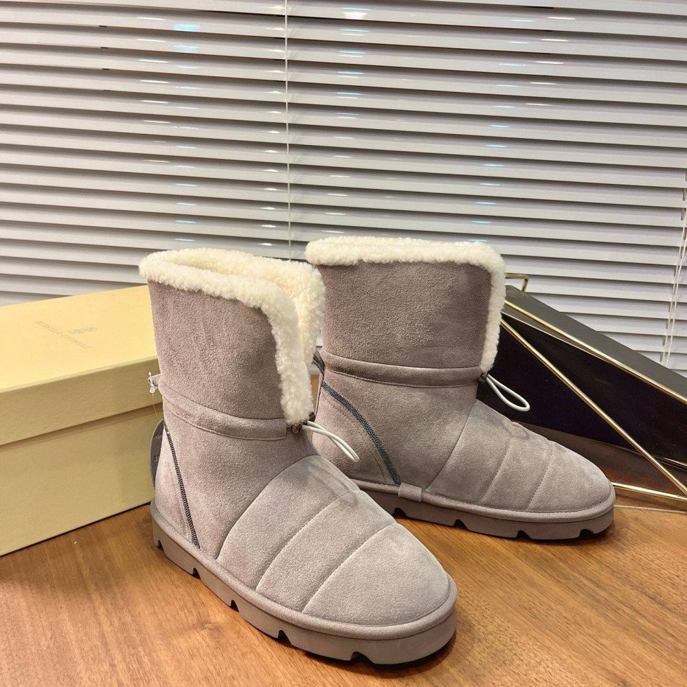 Snow boots