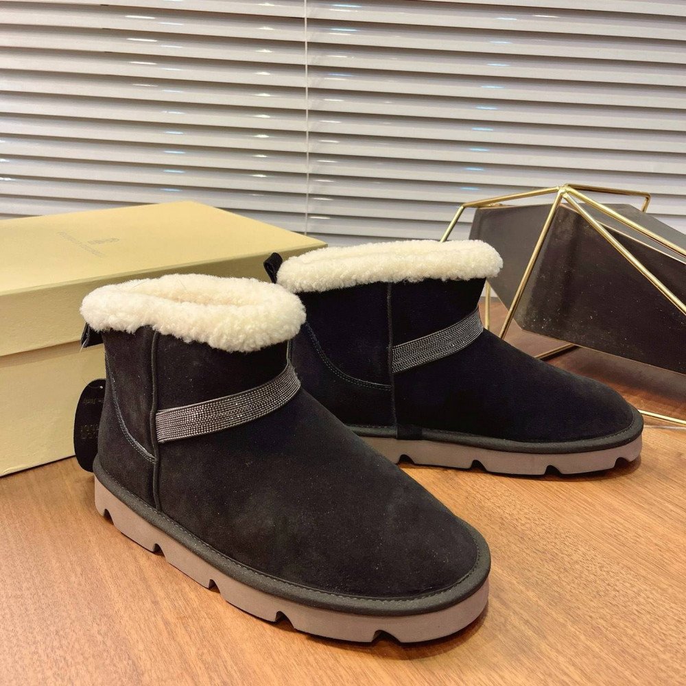 Snow boots