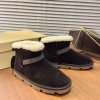 Snow boots