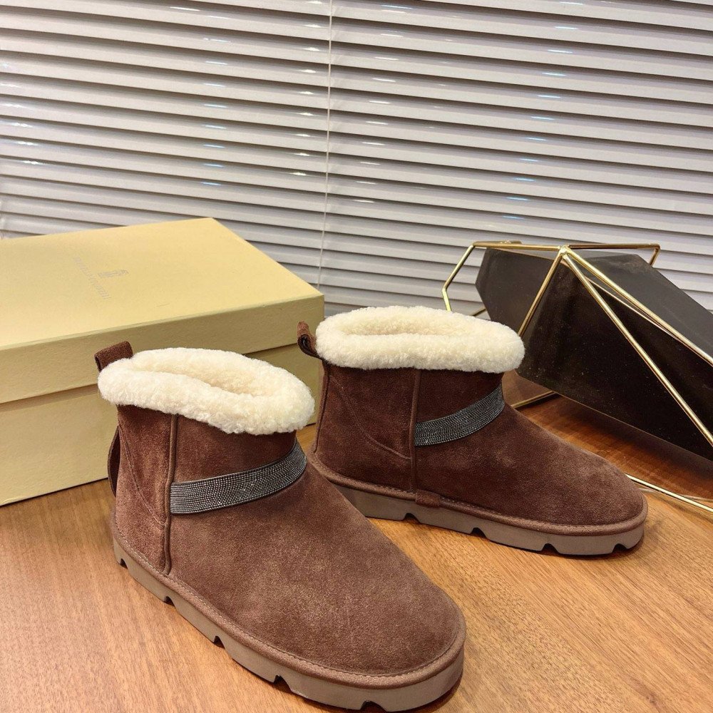 Snow boots