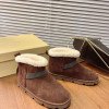 Snow boots