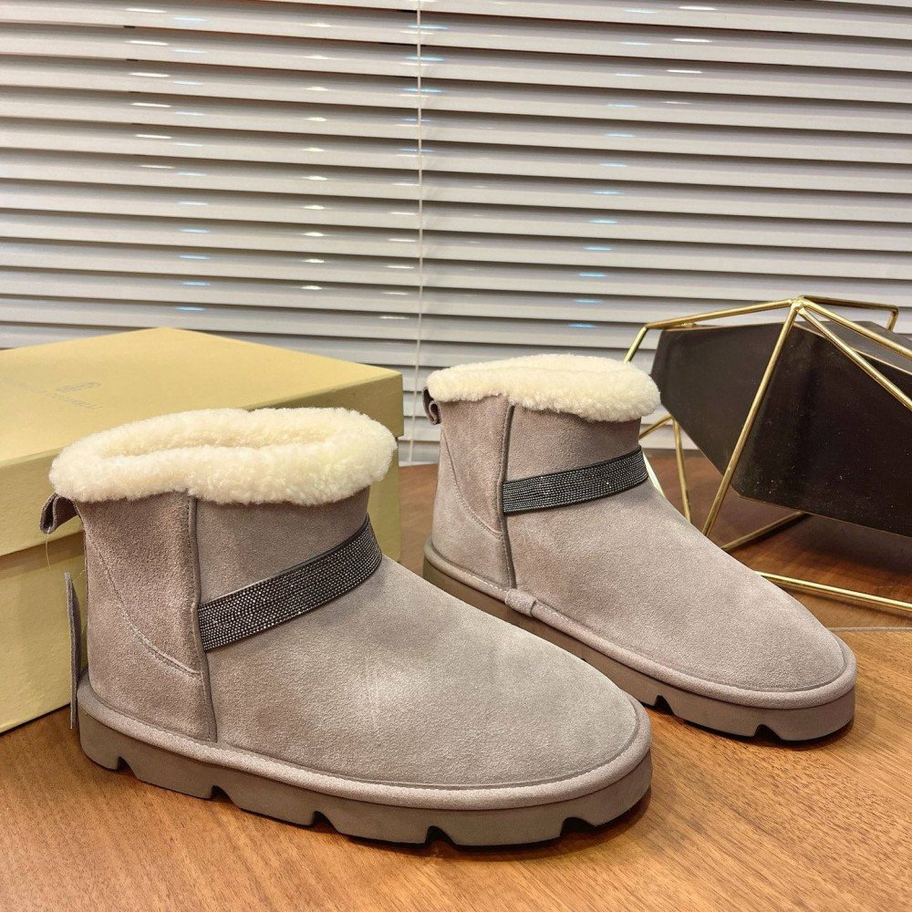 Snow boots