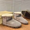 Snow boots