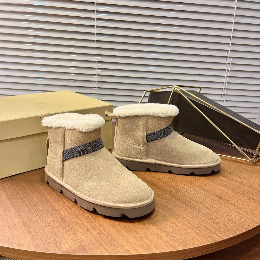 Snow boots