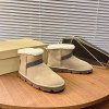 Snow boots