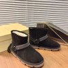 Snow boots