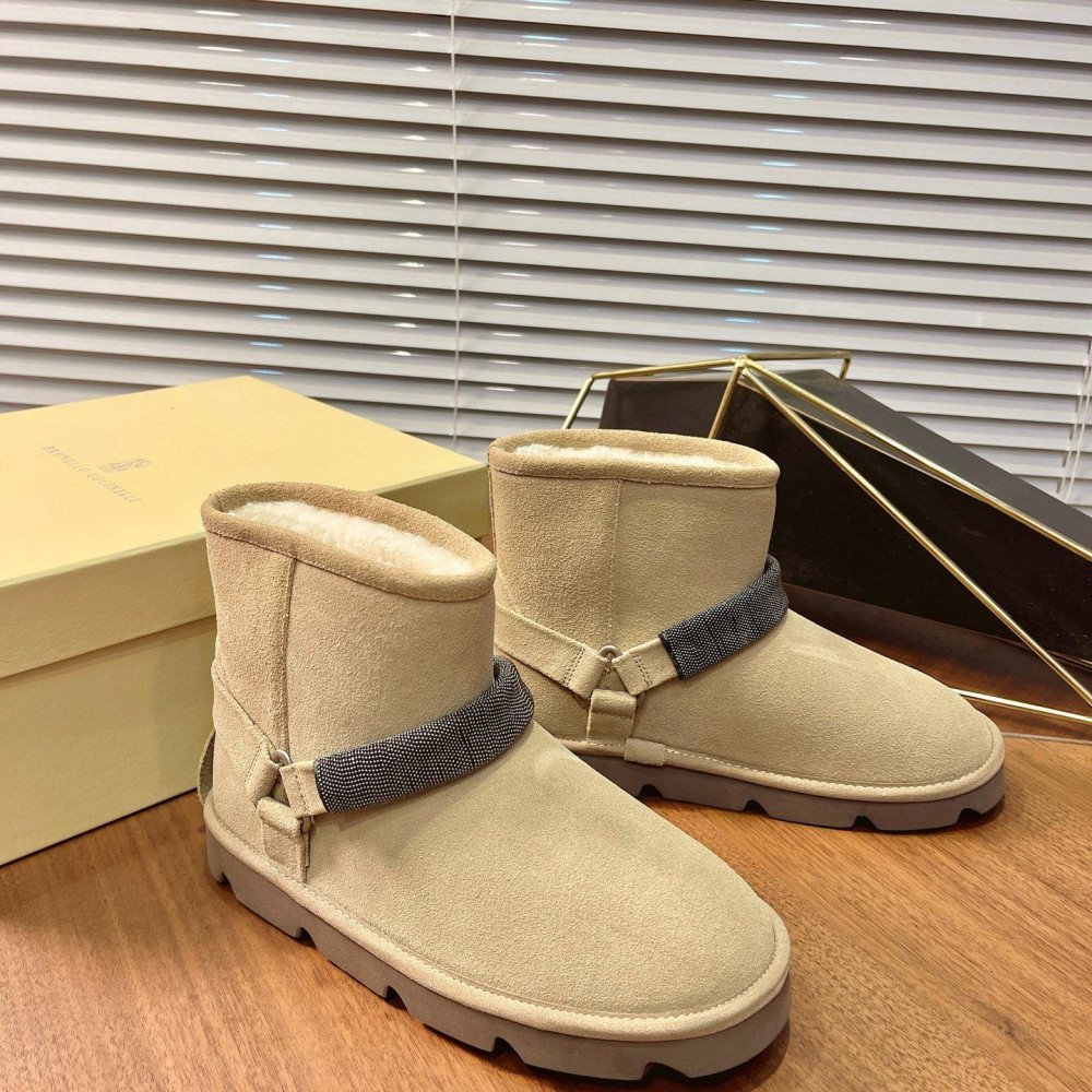 Snow boots