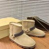Snow boots