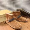 Snow boots