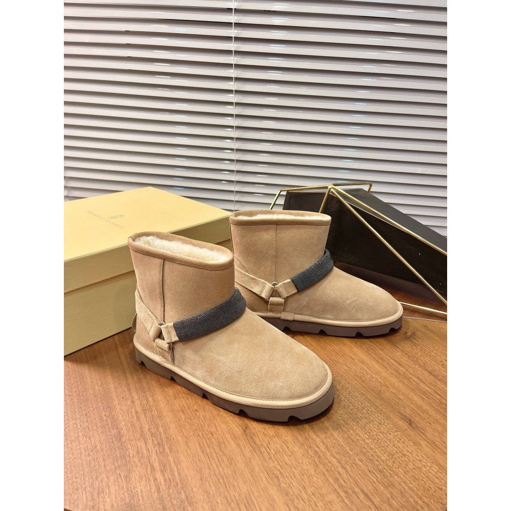 Snow boots