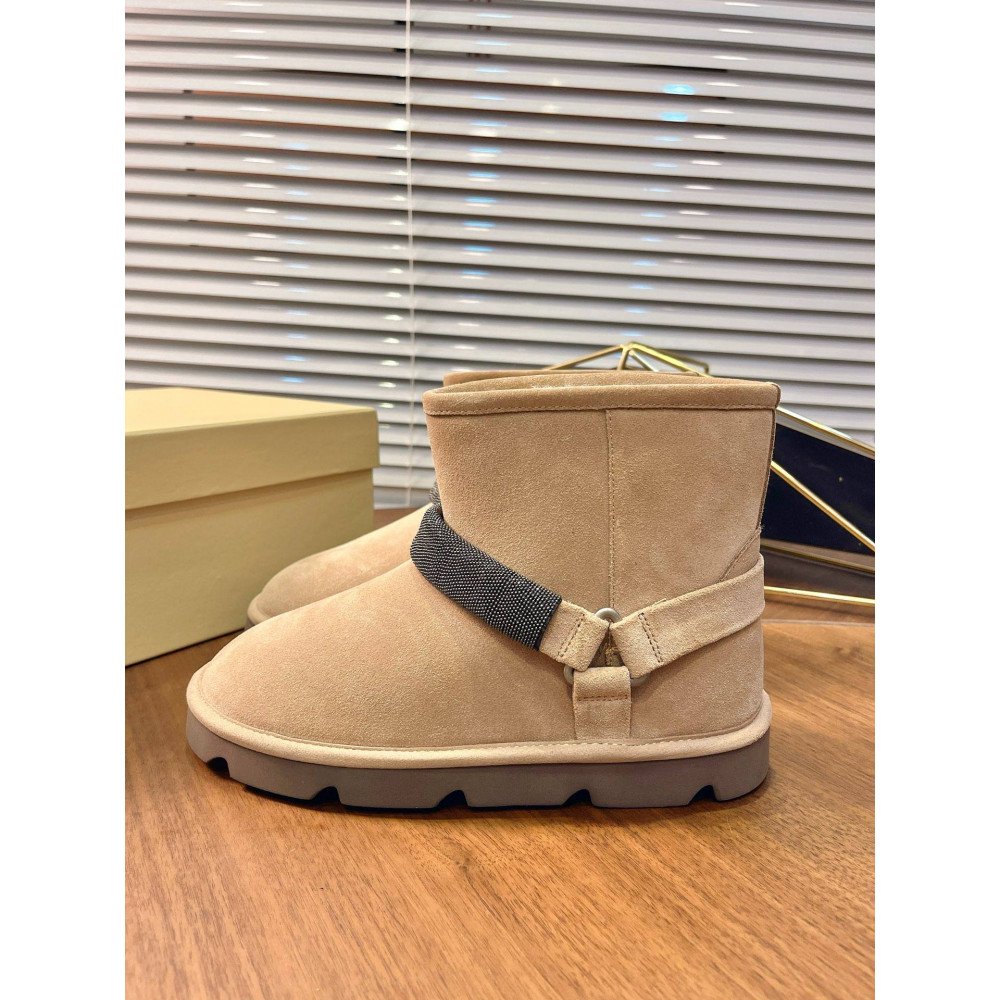 Snow boots