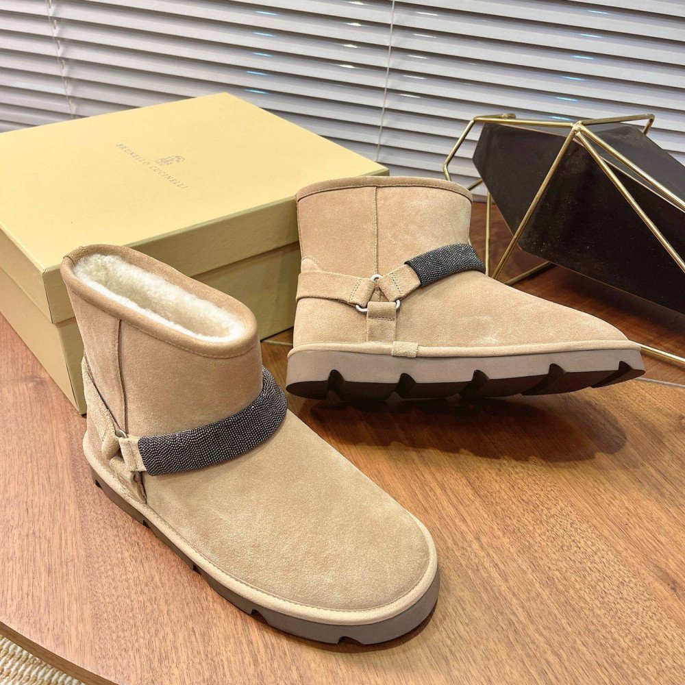 Snow boots