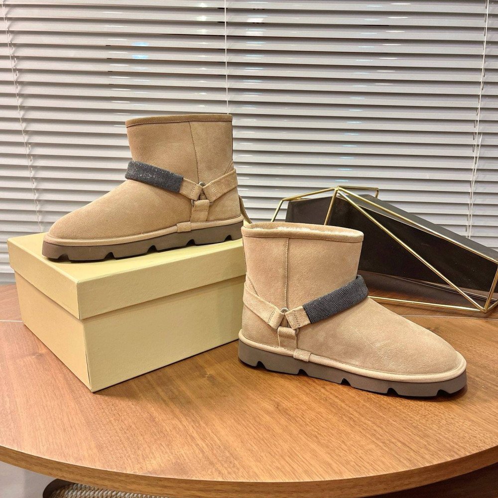 Snow boots