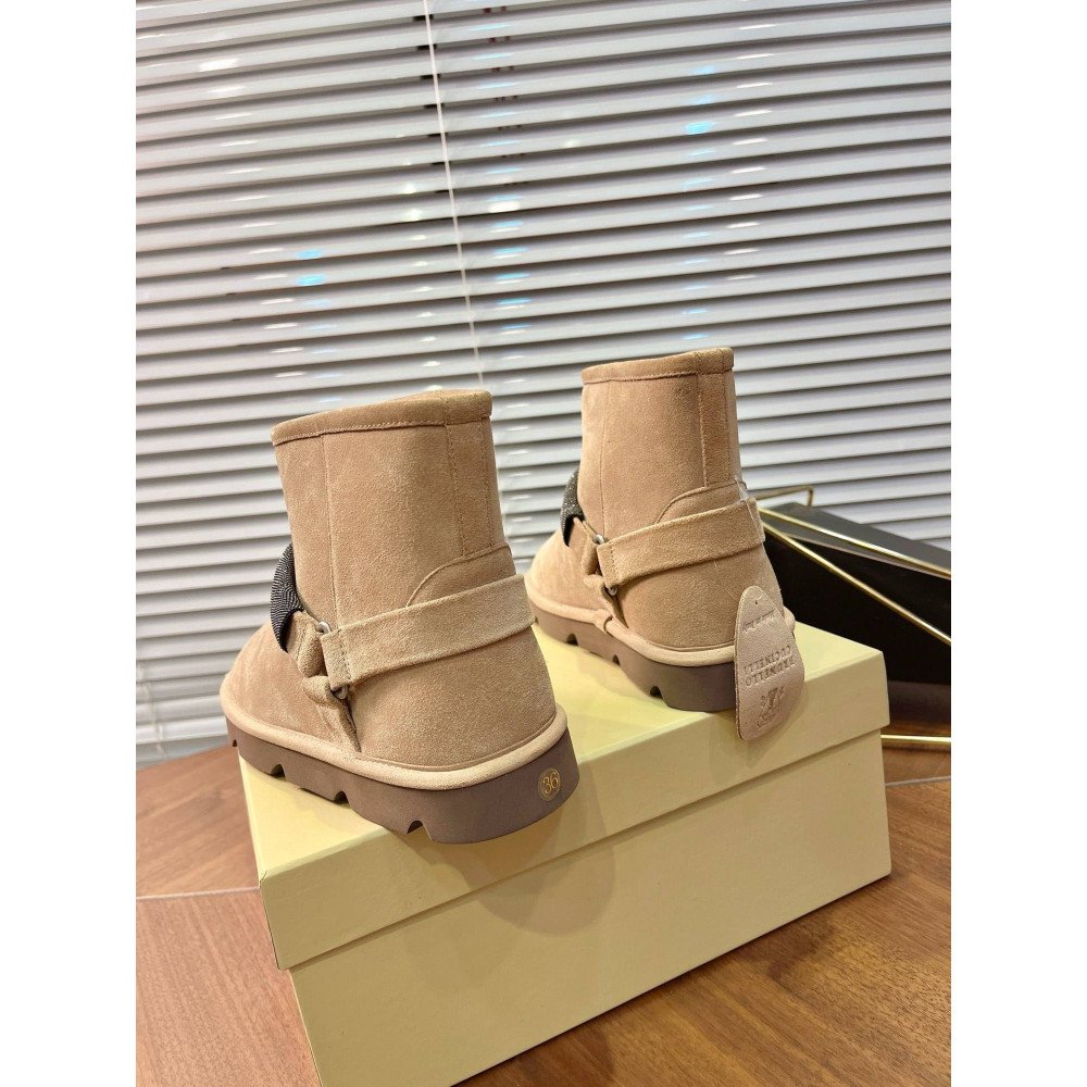 Snow boots