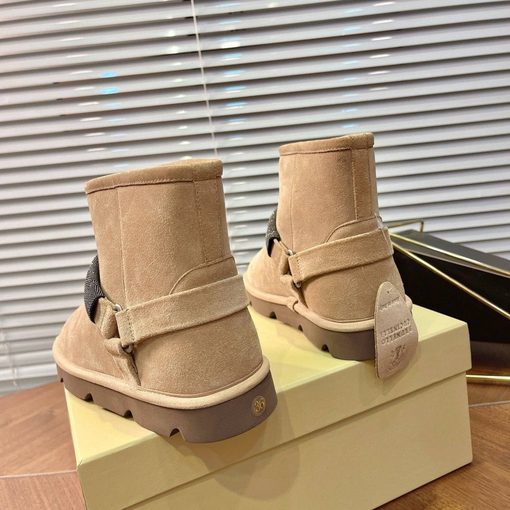 Snow boots