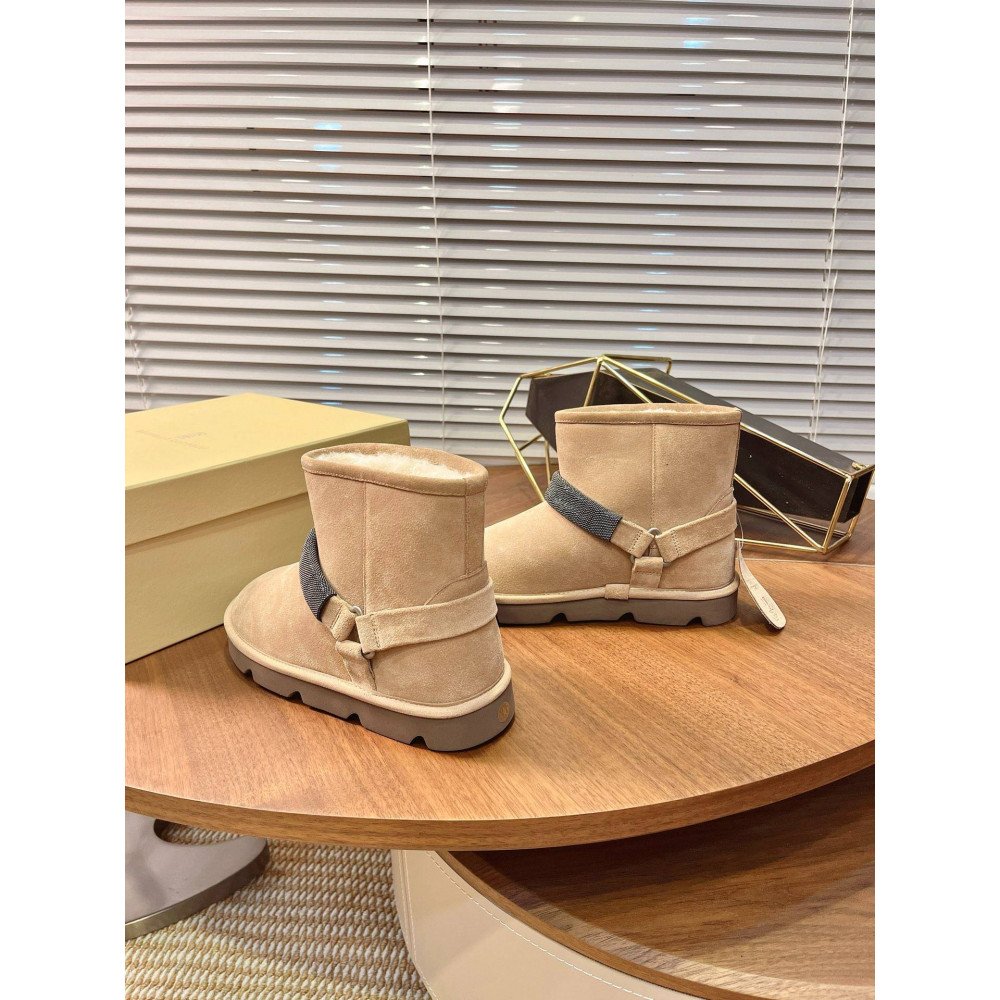 Snow boots