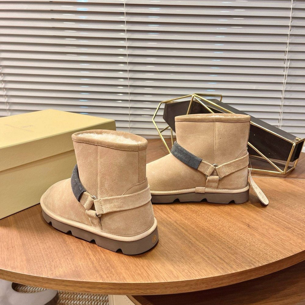 Snow boots