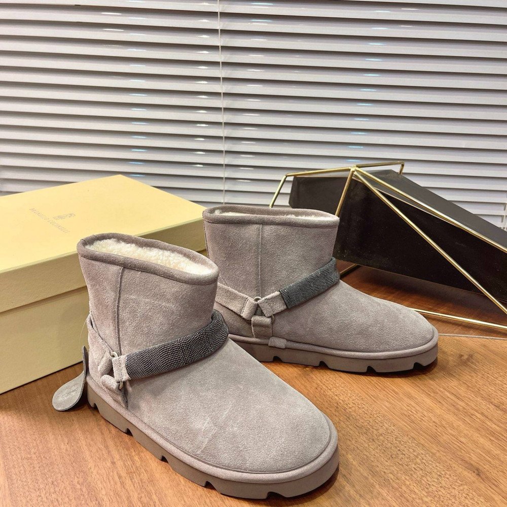 Snow boots