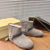 Snow boots