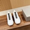 Sports shoes
