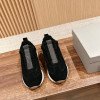 Sports shoes