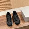Sports shoes