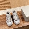 Sports shoes