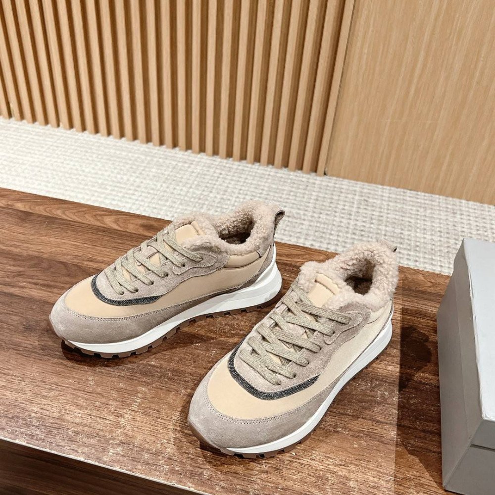 Sports shoes