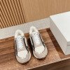 Sports shoes