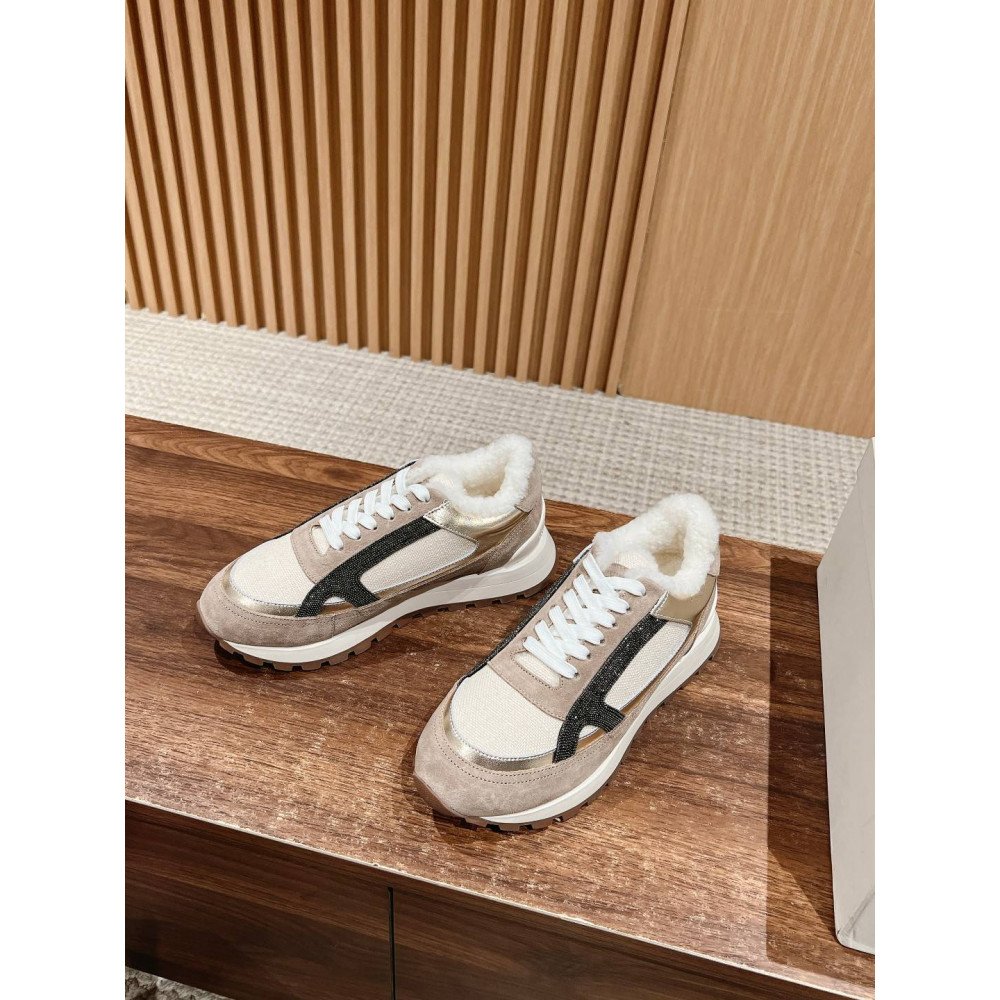 Sports shoes Sports shoes