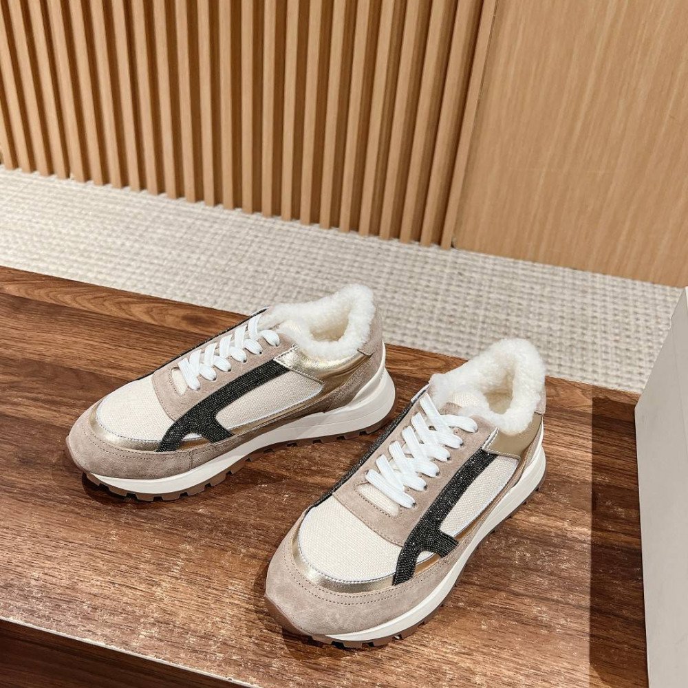Sports shoes Sports shoes