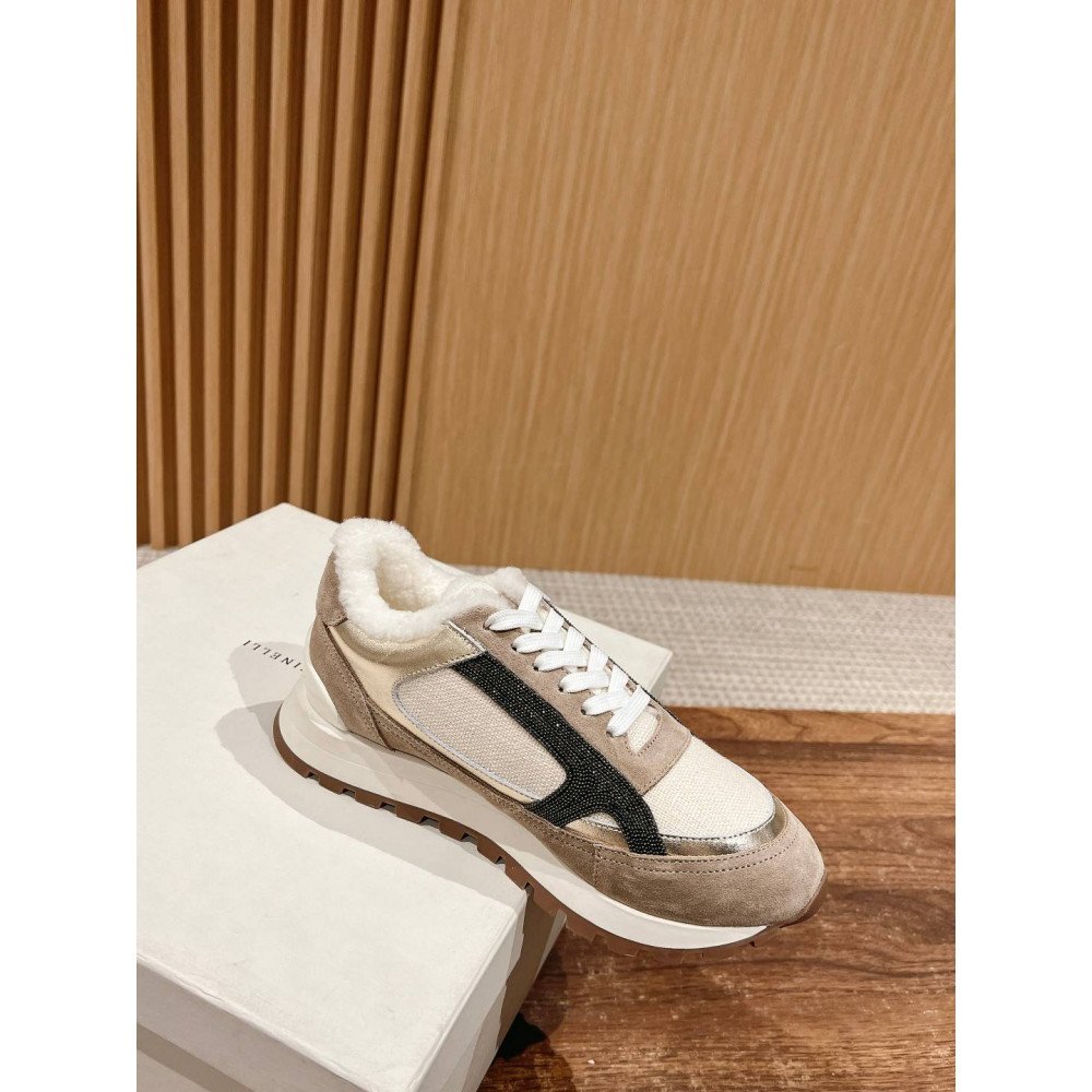 Sports shoes Sports shoes