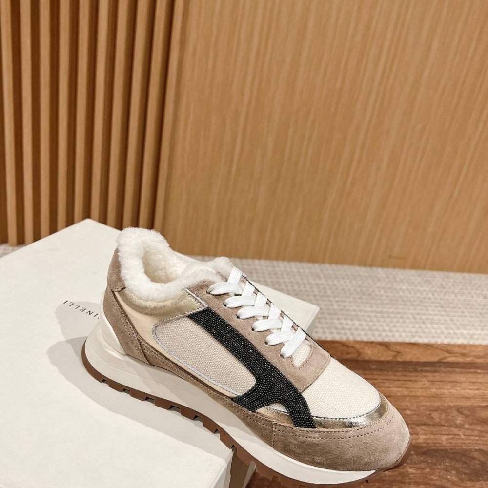Sports shoes Sports shoes