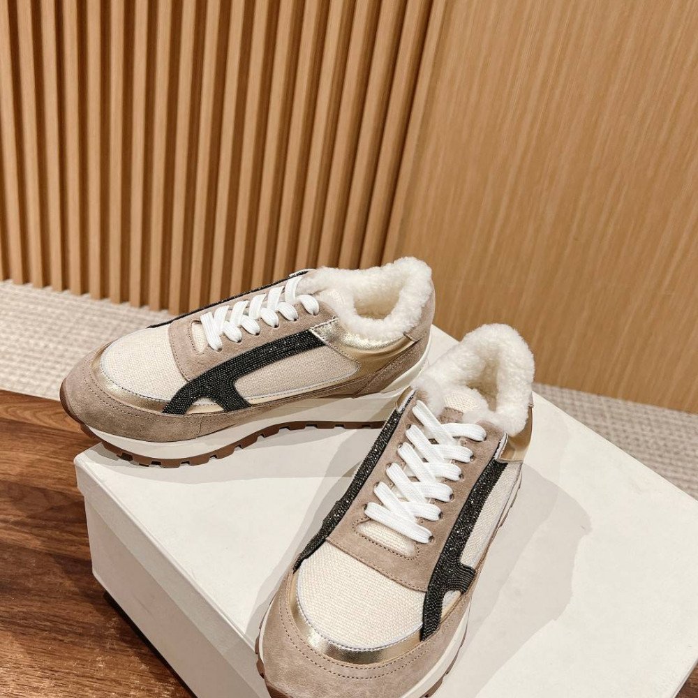 Sports shoes Sports shoes