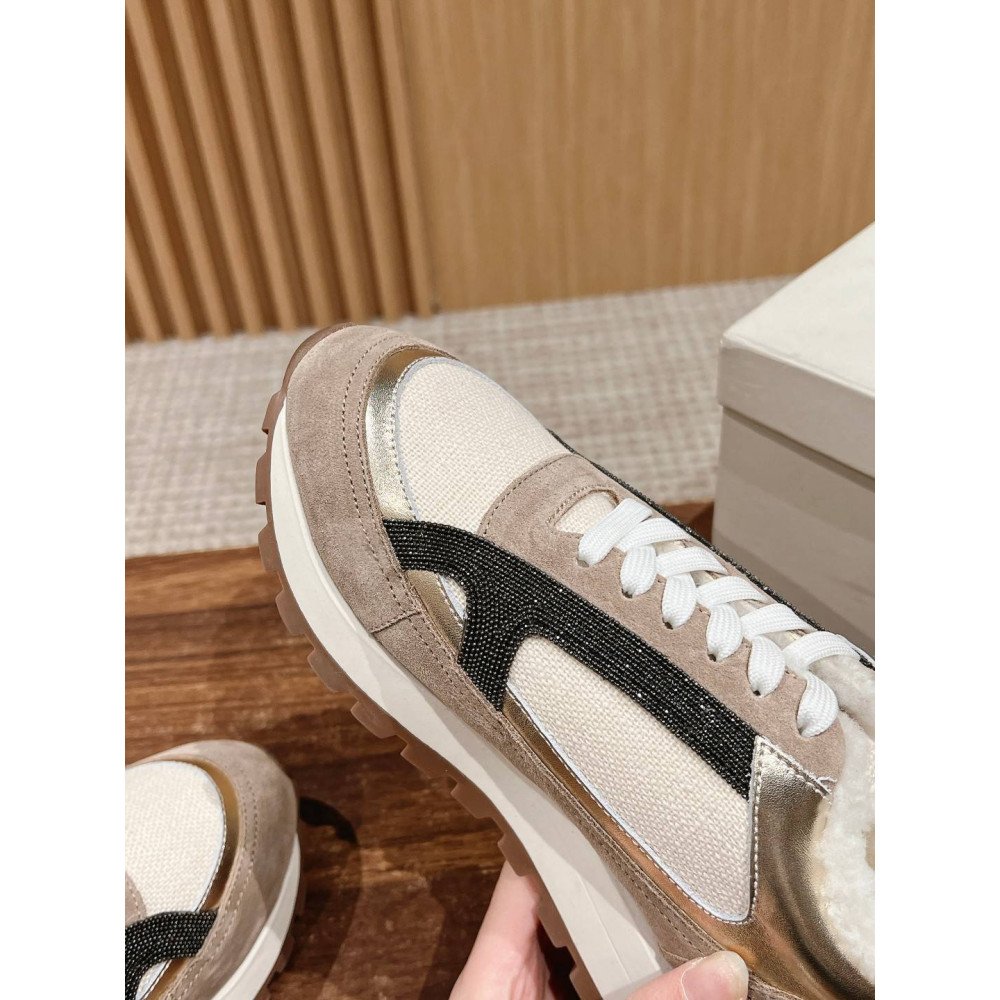 Sports shoes Sports shoes