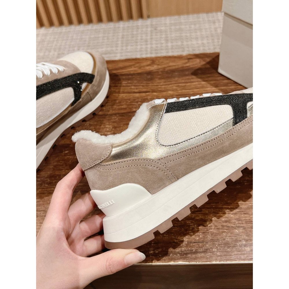 Sports shoes Sports shoes