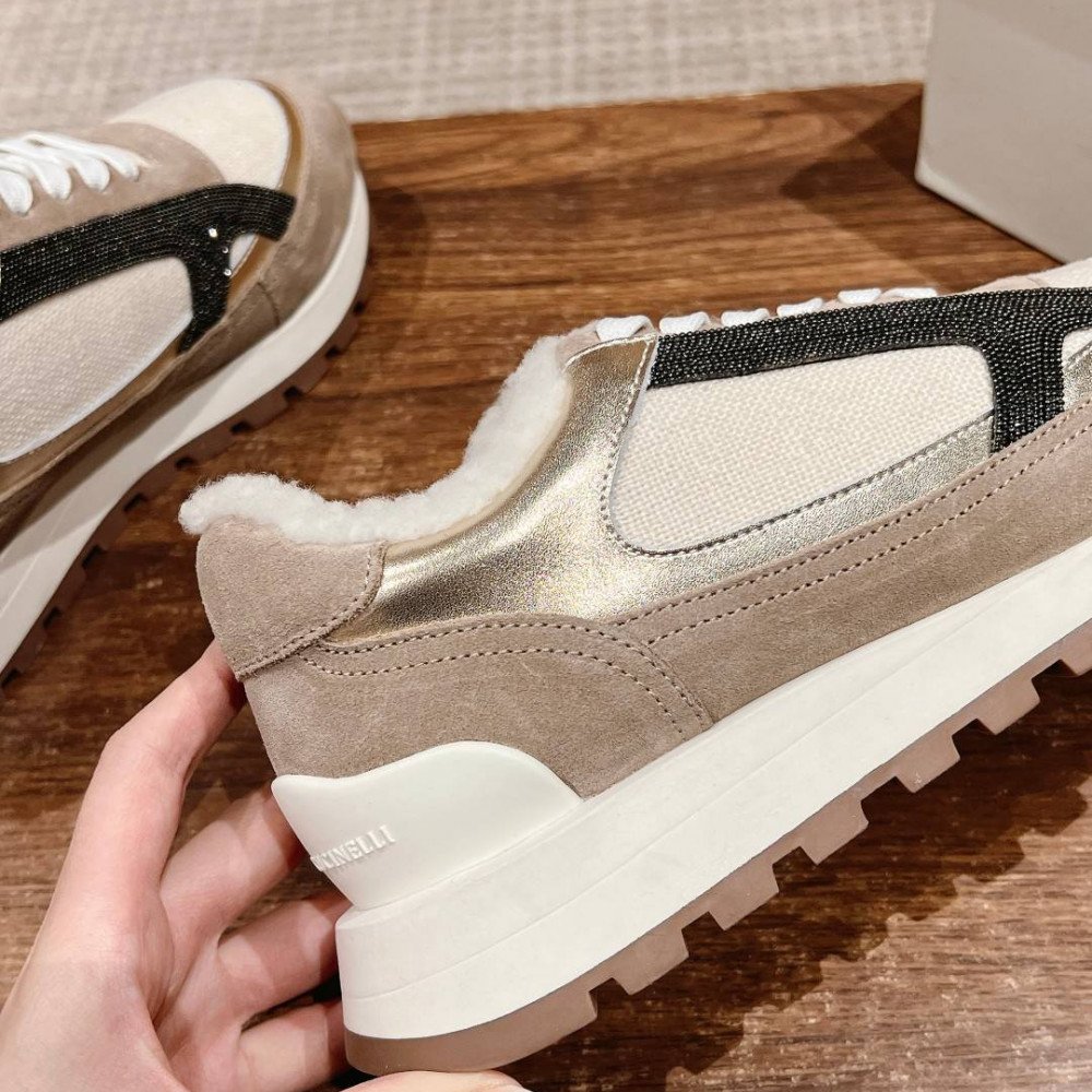 Sports shoes Sports shoes
