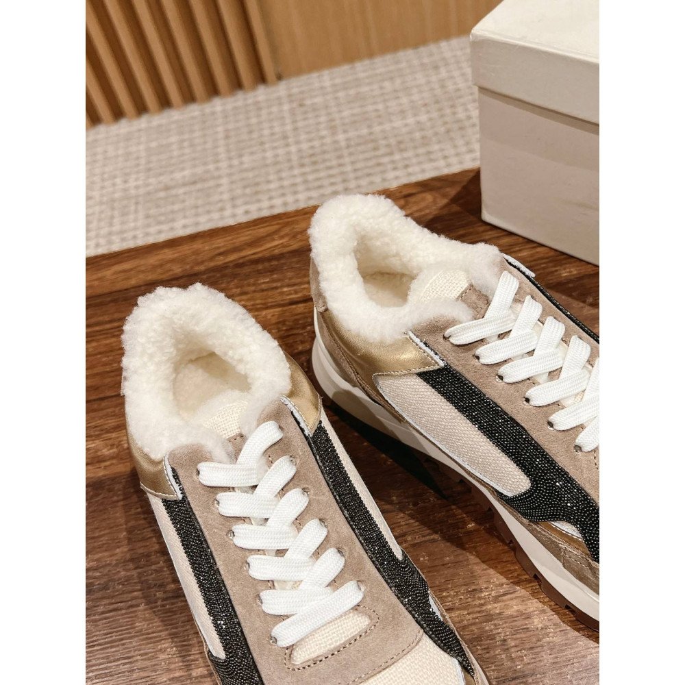 Sports shoes Sports shoes
