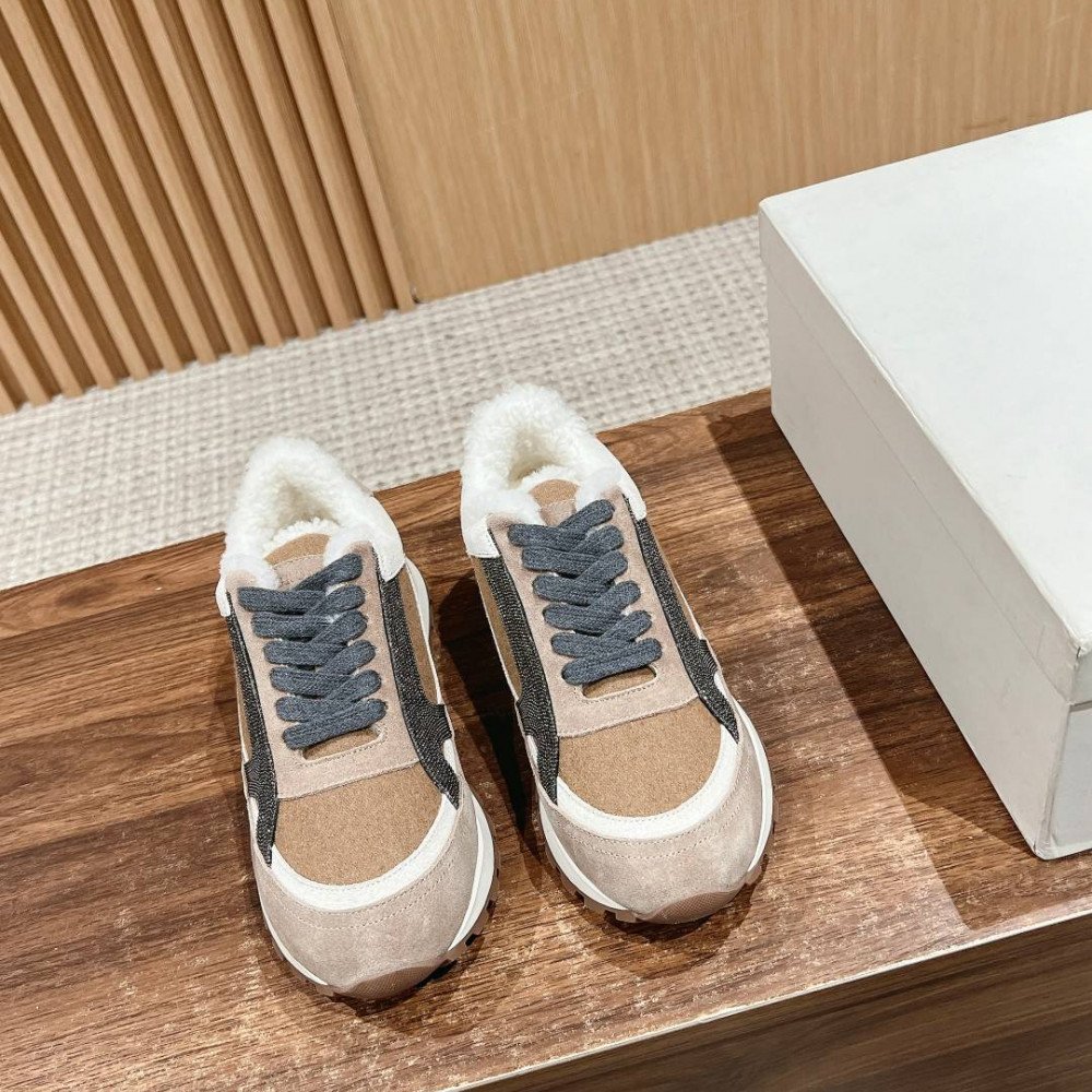 Sports shoes