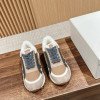 Sports shoes