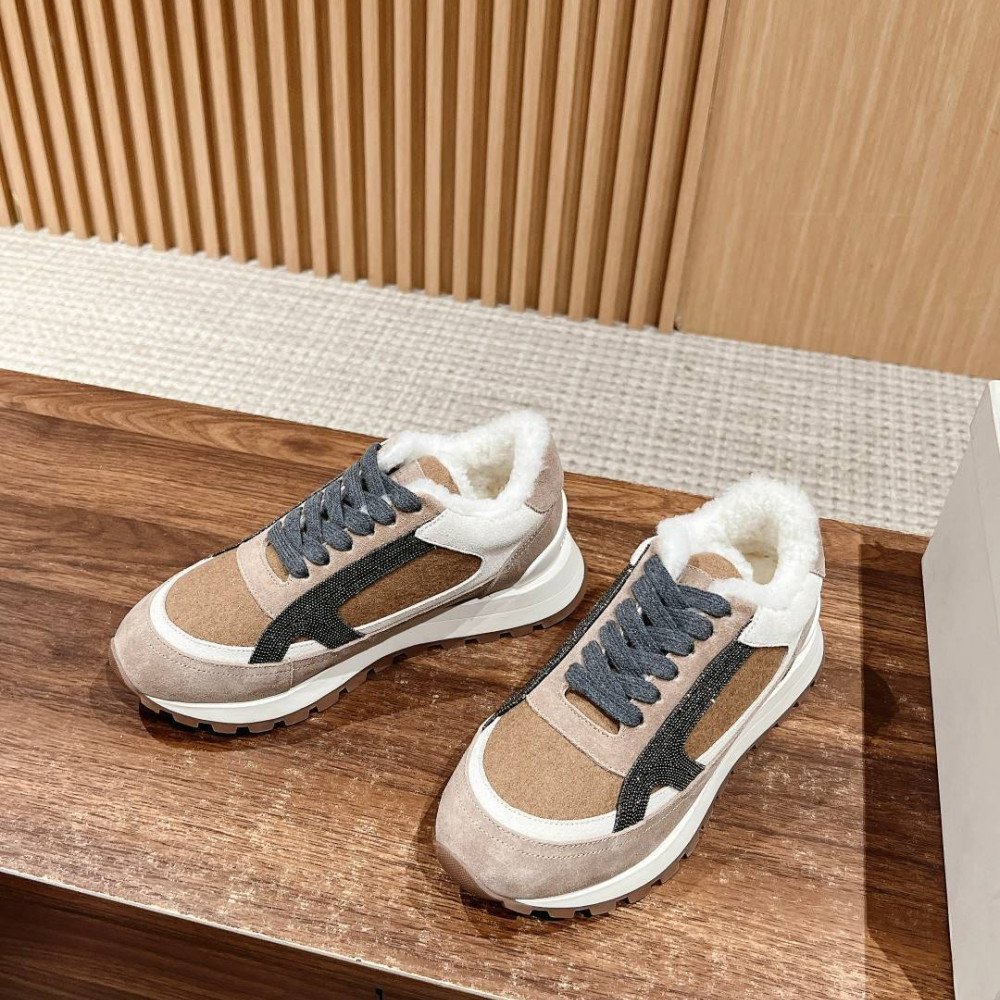 Sports shoes