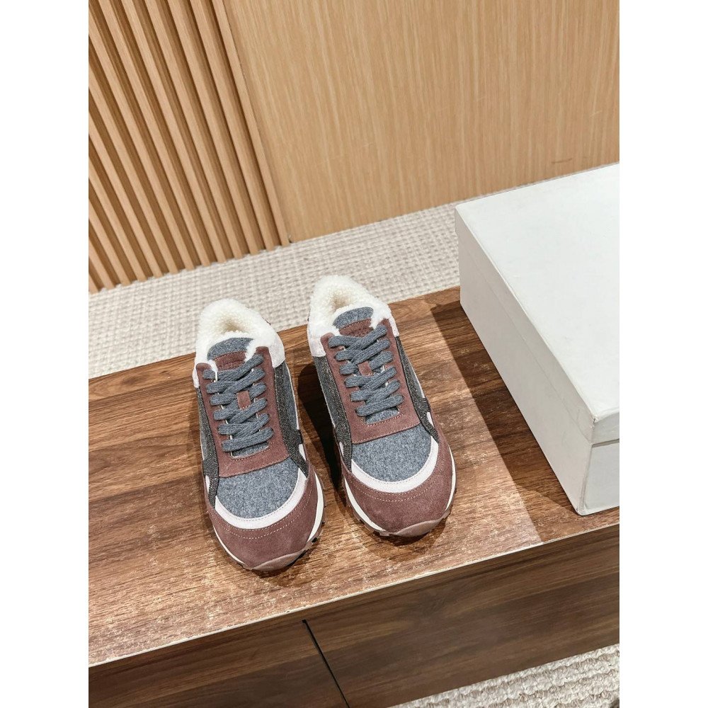 Sports shoes Sports shoes