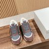 Sports shoes