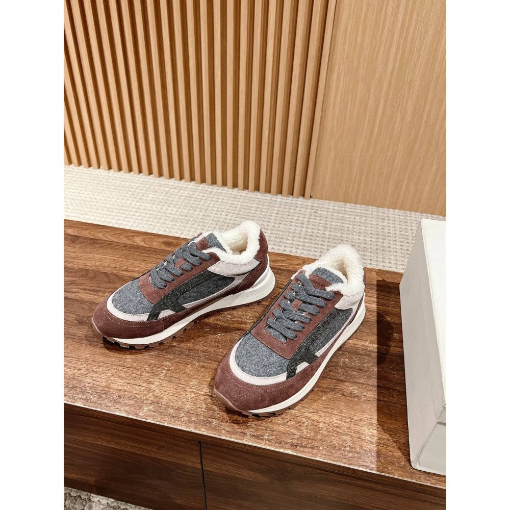 Sports shoes Sports shoes