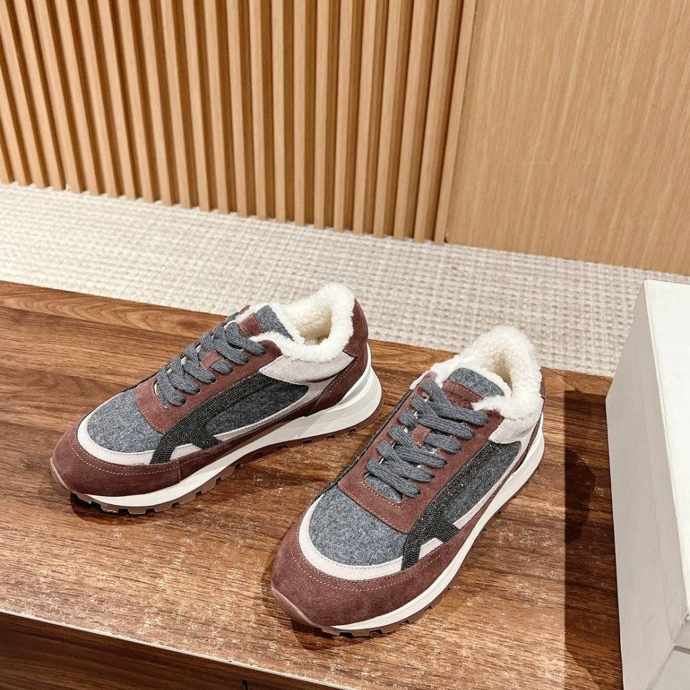 Sports shoes Sports shoes