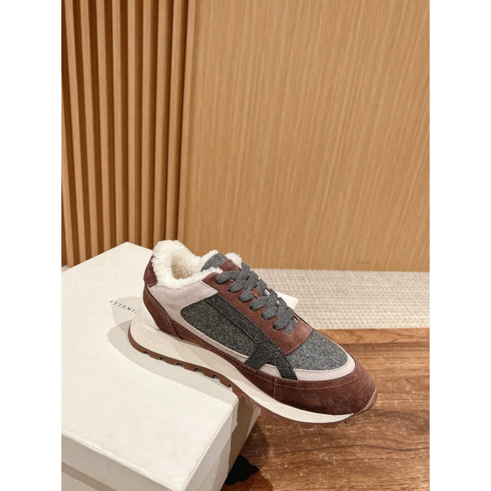 Sports shoes Sports shoes