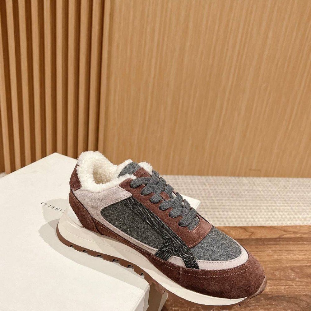 Sports shoes Sports shoes