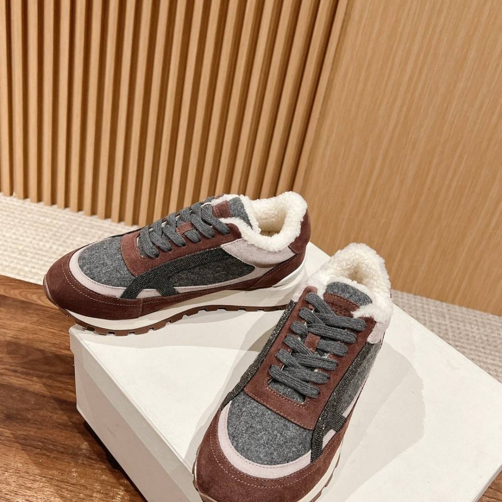 Sports shoes Sports shoes